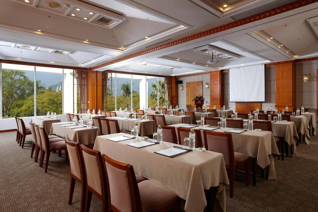 Hotel Royal Chihpin Wenquan Kültér fotó The meeting room