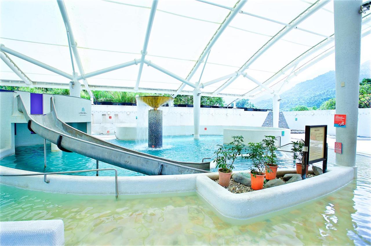 Hotel Royal Chihpin Wenquan Kültér fotó The indoor pool