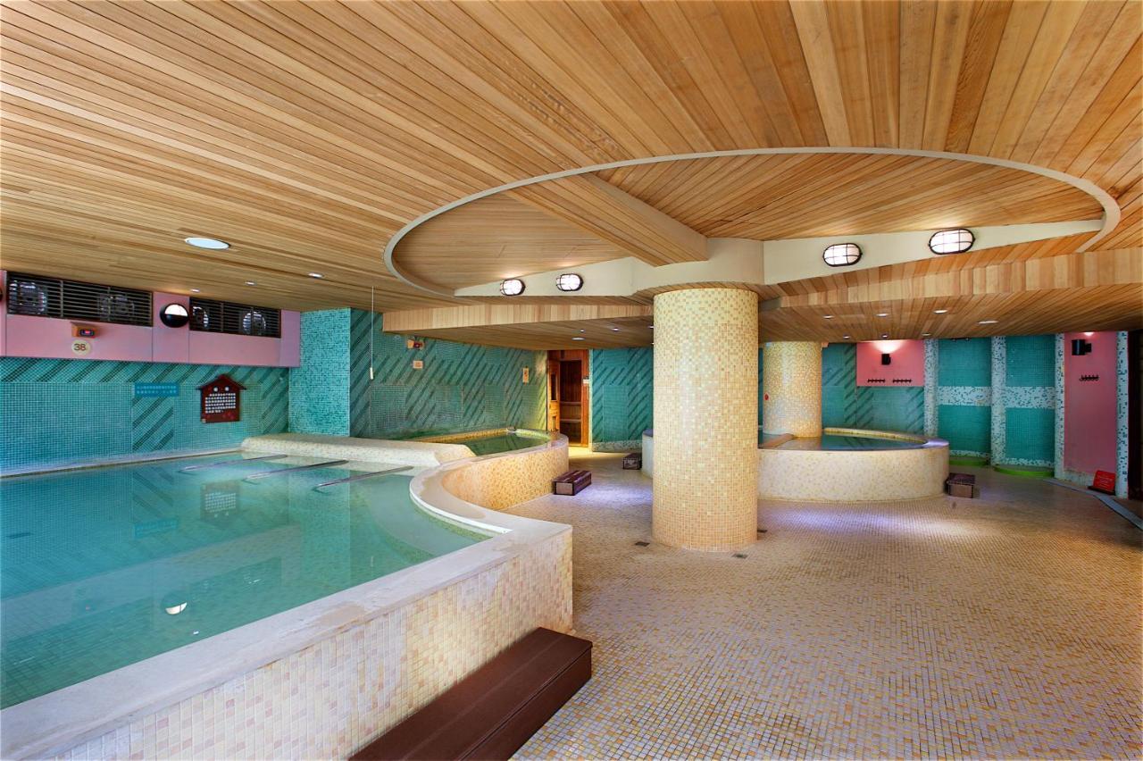 Hotel Royal Chihpin Wenquan Kültér fotó A modern onsen in Japan