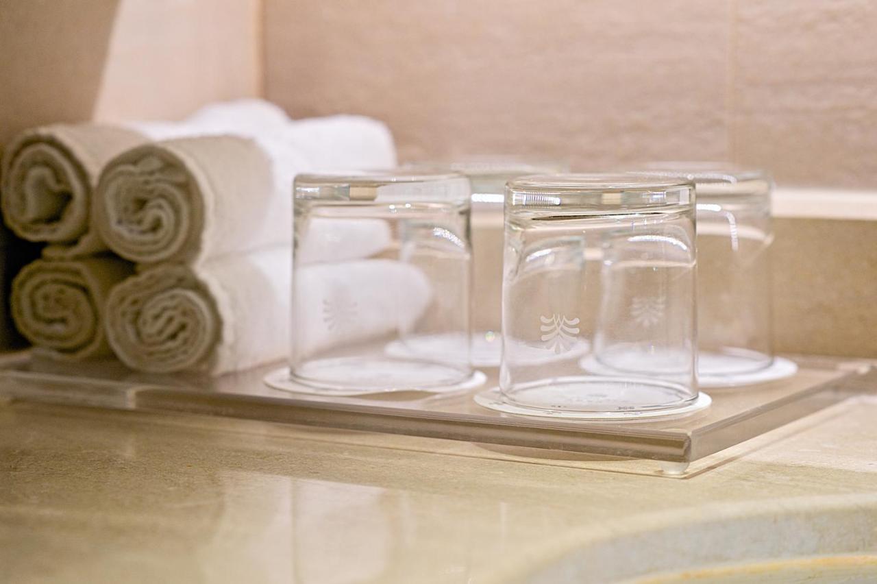 Hotel Royal Chihpin Wenquan Kültér fotó A set of three glasses