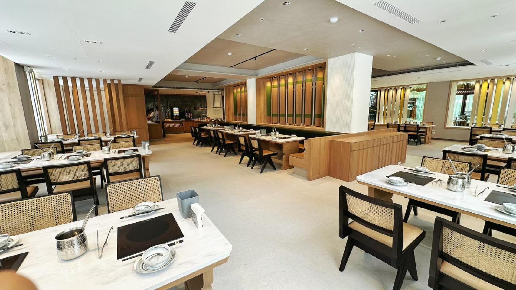 Hotel Royal Chihpin Wenquan Kültér fotó The interior of the restaurant
