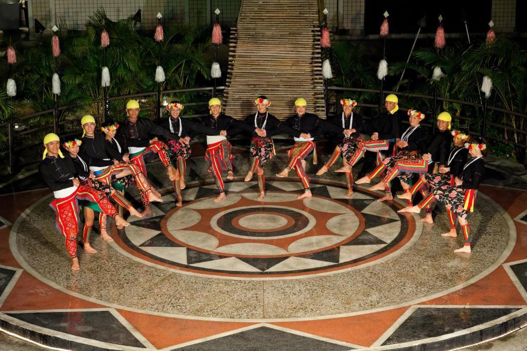 Hotel Royal Chihpin Wenquan Kültér fotó The Tausug Tausug people of Sulu, Philippines