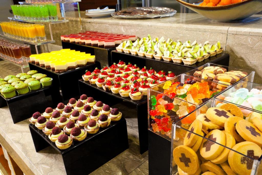 Hotel Royal Chihpin Wenquan Kültér fotó A dessert buffet