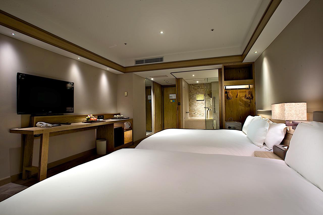 Hotel Royal Chihpin Wenquan Kültér fotó A room at the hotel