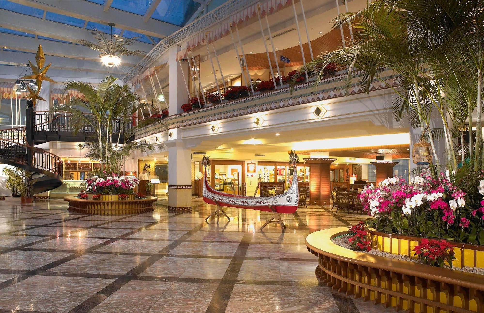 Hotel Royal Chihpin Wenquan Kültér fotó The lobby of the Venetian Resort